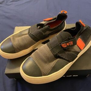 Converse Superplay  Kids Black and Grey Slip-on Sneakers